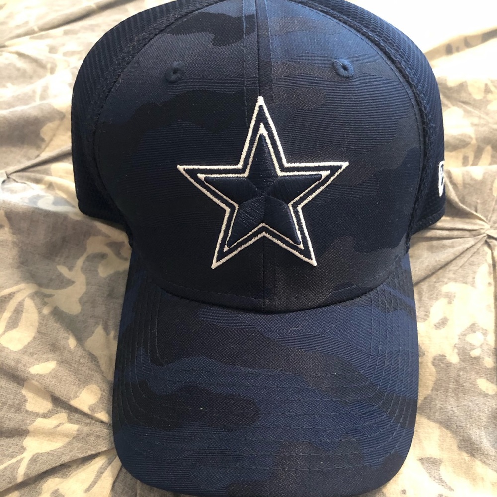Dallas Cowboys Fitted baseball cap.
